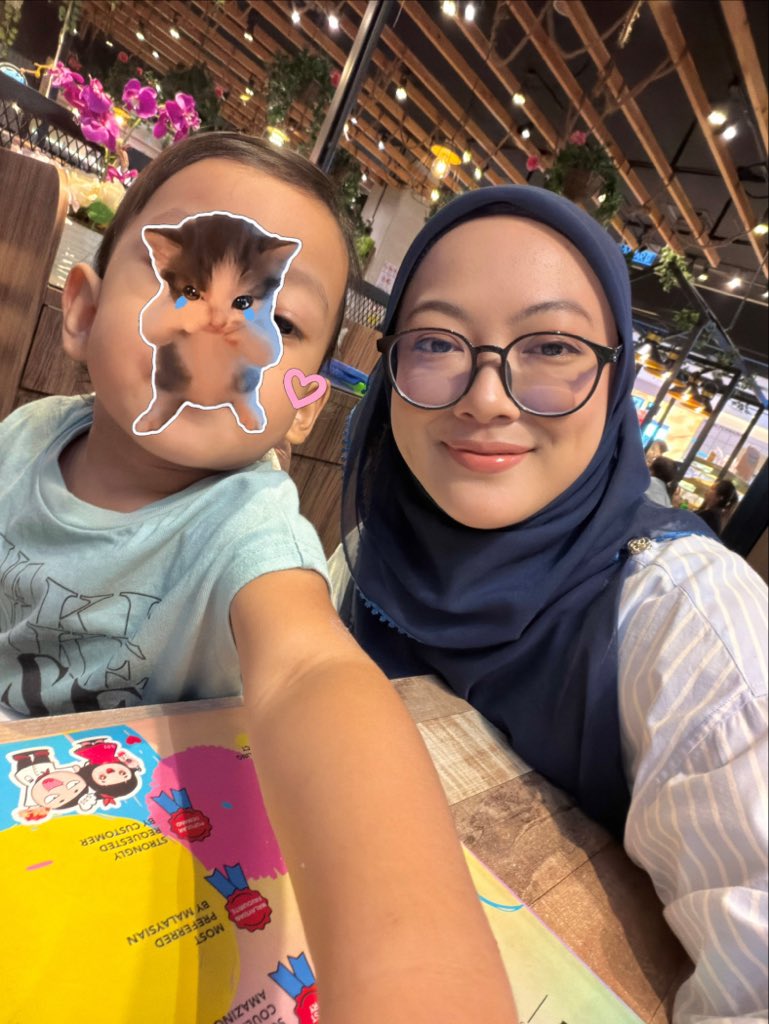 cikinsopee's tweet photo. Anak makin besar, tapi mak kenapa makin muda? 👀 https://t.co/LON063YzwW