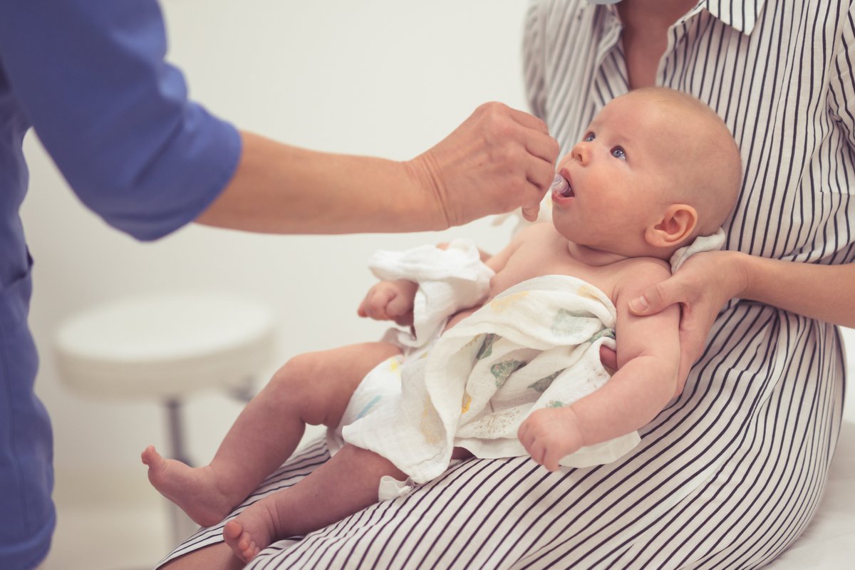 AOKNordWest's tweet photo. Rasanter Anstieg: In 2025 wurden in #NRW 6.399 #Infektionsfälle mit dem #Rotavirus gemeldet, davon 3.294 Fälle in #WestfalenLippe. AOK rät Eltern zur #Impfung ihrer Kinder, denn ein Schutz gegen #Rotaviren entwickelt sich erst in den ersten Lebensjahren. https://t.co/7xIhej6X1R https://t.co/jEFUqQ9fPt