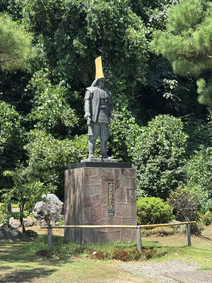 sin_mzdao's tweet photo. 今日は、兼六園と金沢城公園に
行きましたよ〜
めちゃ、暑かった🥵
帽子を買いました😭
明日は避暑地に行こうかな！
上高地とかがいいですね☺️ https://t.co/uNtQYCsfvp