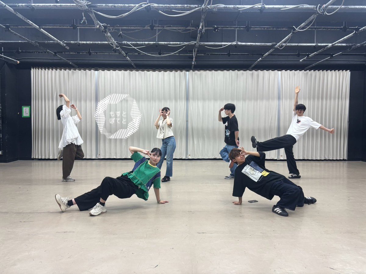 Moss_to_Potato's tweet photo. 今回もいろんなポーズに挑戦しました。
同じ動きでも、人によって見え方が全然違って面白いですよね。
かっこよく決められる人が本当に羨ましい限りです。
（こん） https://t.co/gQugas8YjQ