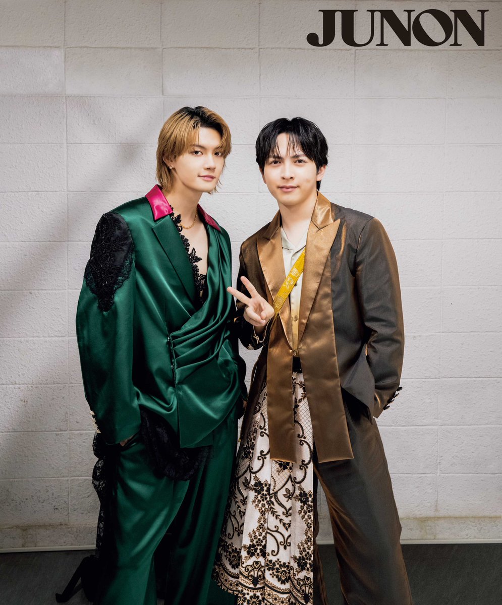 oricon's tweet photo. M!LK・佐野勇斗＆吉田仁人
「蛇にチューされました(笑)」🐍💕
「罪と罰と雨とキス」MV撮影現場に密着
⠀
「チューしたいぐらいかわいいものある❓️」
それぞれの答えは…
https://t.co/PABeL36SZ3
⠀
雑誌『JUNON』10月号
⠀
#MILK https://t.co/8mH4NHOBvL