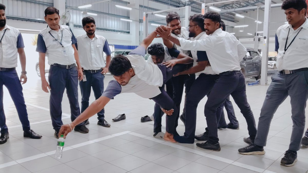 TnAutoSkills's tweet photo. TN AutoSkills conducted a Sales &amp; Service Employee Development Program at Kun Hyundai, focusing on communication, teamwork, leadership, and customer handling.

Empowering frontline teams to deliver better customer experiences.

#TNAutoSkills #KunHyundai #SkillDevelopment https://t.co/ZlvWebzuRy