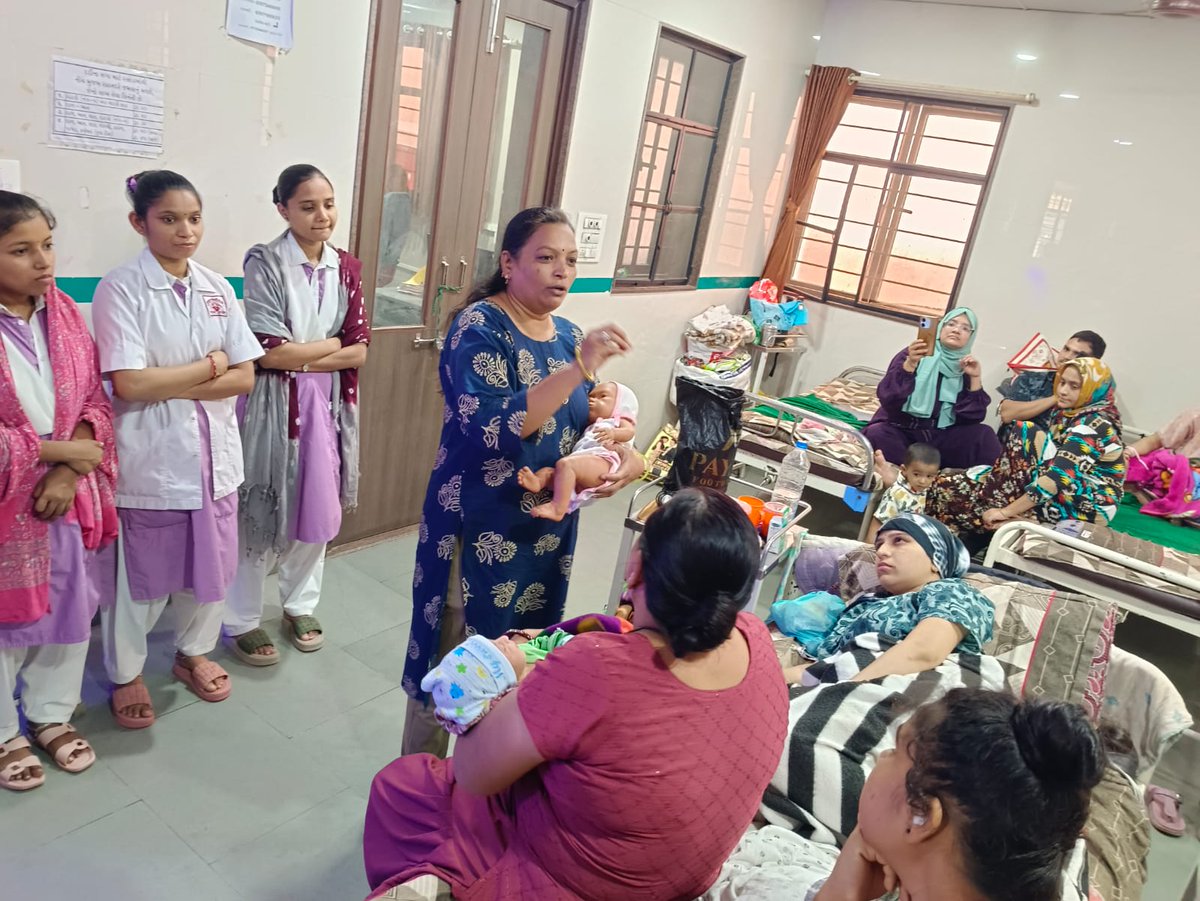 sewarural's tweet photo. 🤱વિશ્વ સ્તનપાન સપ્તાહ અંતર્ગત સેવા રૂરલ હોસ્પિટલ ખાતે તા. 07/08/2026ના રોજ સ્તનપાન દિવસની ઉજવણી કરવામાં આવી.
84 ધાત્રી બહેનો અને 19 ભાઈઓએ ભાગ લીધો. નર્સિંગ સ્ટુડન્ટ્સ દ્વારા નાટકના માધ્યમથી સ્તનપાનનું મહત્વ, યોગ્ય રીત અને માતા-બાળકને થતા ફાયદાઓ અંગે માર્ગદર્શન આપવામાં આવ્યું. 🌿 https://t.co/ssr6vQNVhl