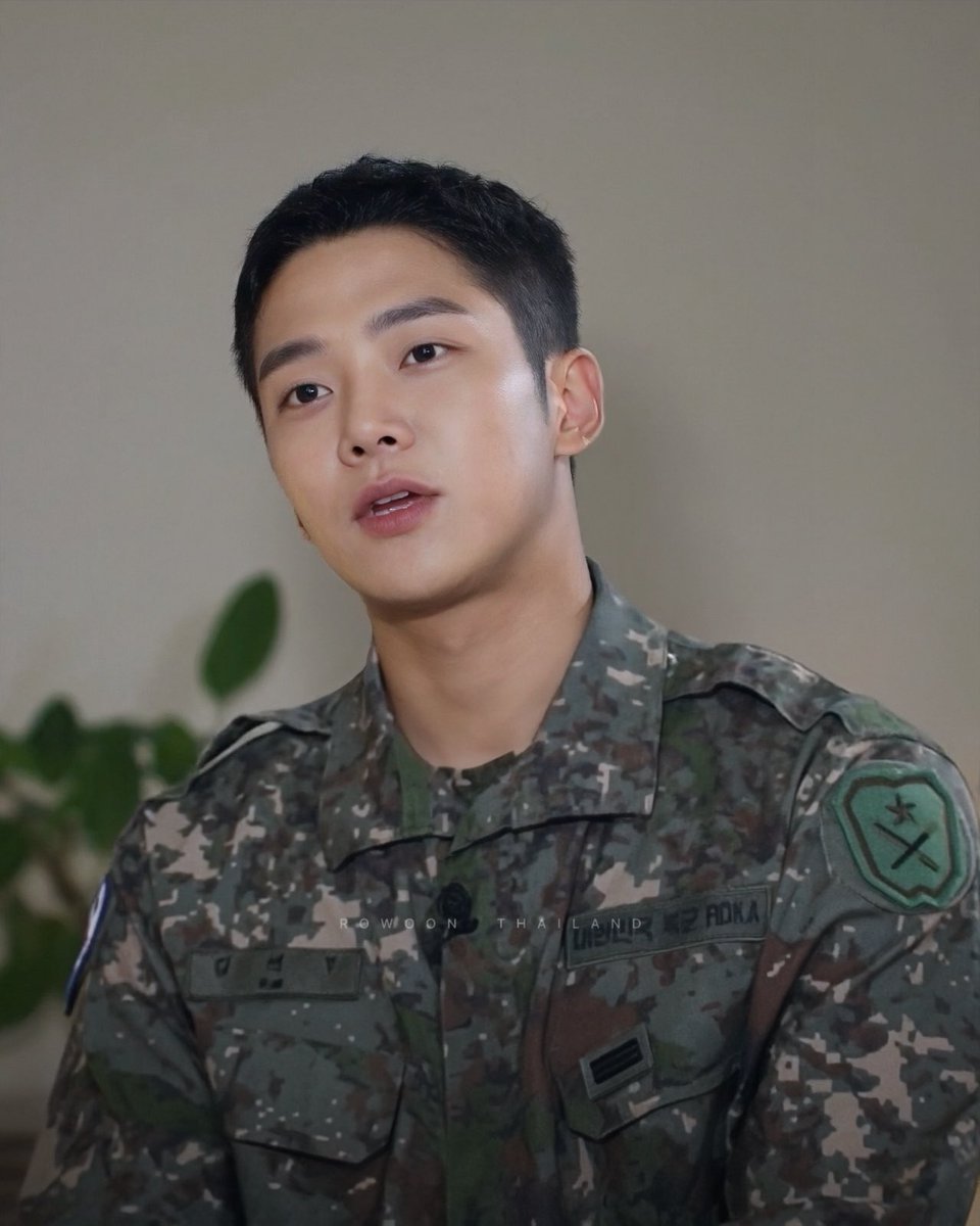 ROWOON_TH's tweet photo. #그날군대이야기  The new episode (Ep. 137) of 'The Story of the Army That Day' - ROK-U.S. Joint Exercises: The Symbol of an Ironclad Alliance 🇰🇷🤝🇺🇸

Today, #Rowoon is taking us through one of the biggest and most important international military exercises globally.

It began with the 1953 Mutual Defense Treaty between South Korea and the US. After decades of training together, this partnership and the presence of US troops in Korea are seen as the ultimate symbol of an 'ironclad alliance' keeping the Korean Peninsula secure.

📺 https://t.co/J7WTH8sIS2