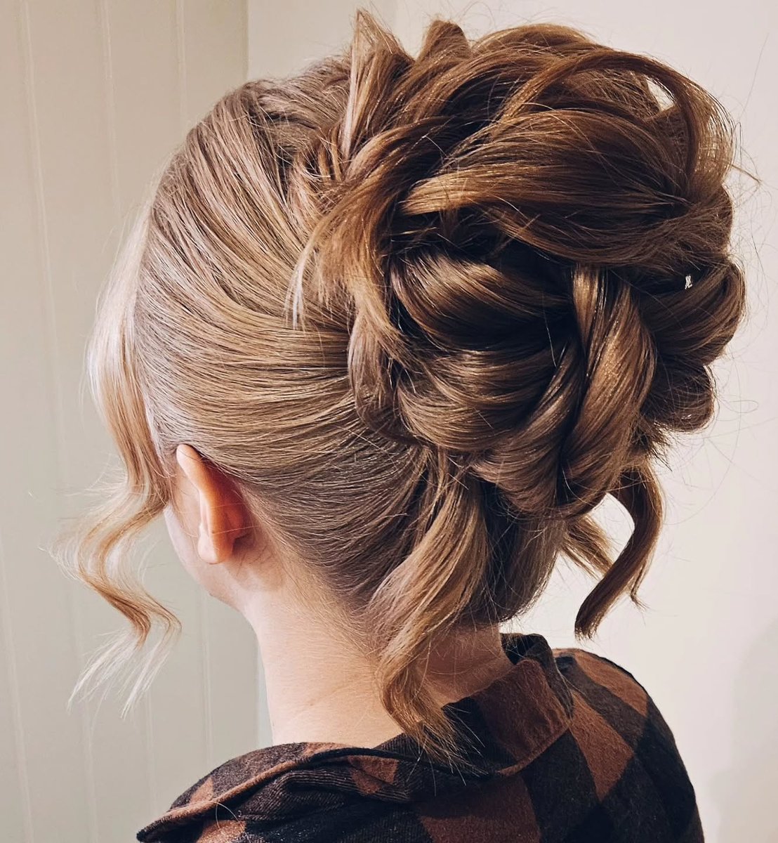 BoydLotshaw's tweet photo. Loving this elegant high updo, beautifully styled by @ellalouisehairstyling using our tools and products. https://t.co/y9b0J0xBu4