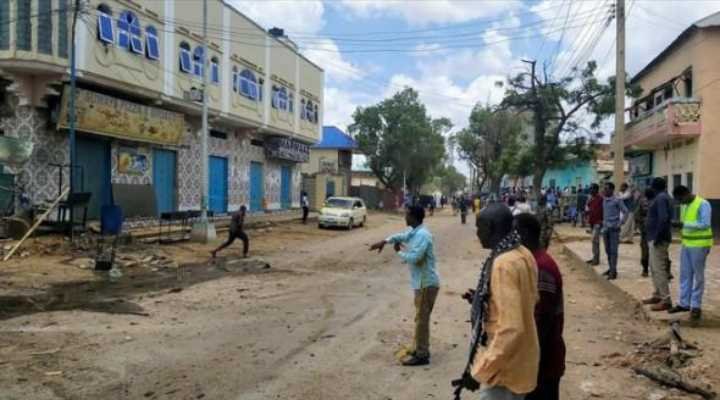AbdiAbdirahman1's tweet photo. Dareenka ugu xun waa marka aadan guriga ka bixi karin adigoo nabad qaba, isla markaana aadan hubin in ehelkaagu nabad qabaan. Amni la’aantu xitaa waxyaabaha ugu fudud ee nolosha waxay ka dhigtaa kuwo cabsi leh.
#Soomaaliya #Nabad #Amni #Somali https://t.co/gMBfbyG0cf