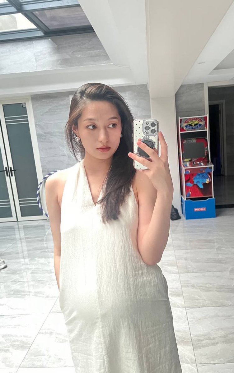 yueliang199's tweet photo. ��发现了，生过孩子的人妻就没什么市场了，没生之前很多人约，生过孩子后喜欢的人就少了，哪怕恢复的很好也没人约！ https://t.co/9vYR8ZkVpx