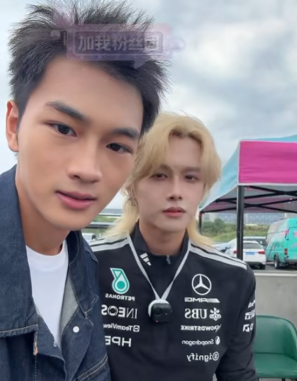 moonxzayi's tweet photo. yuyi douyin livestream link  (PART 2) -start now- : https://t.co/lHtLBM6S5i

note : no need to have an account, you can watch it directly from the link (you can't comments/likes/gifts) https://t.co/pz8mTpHWRY