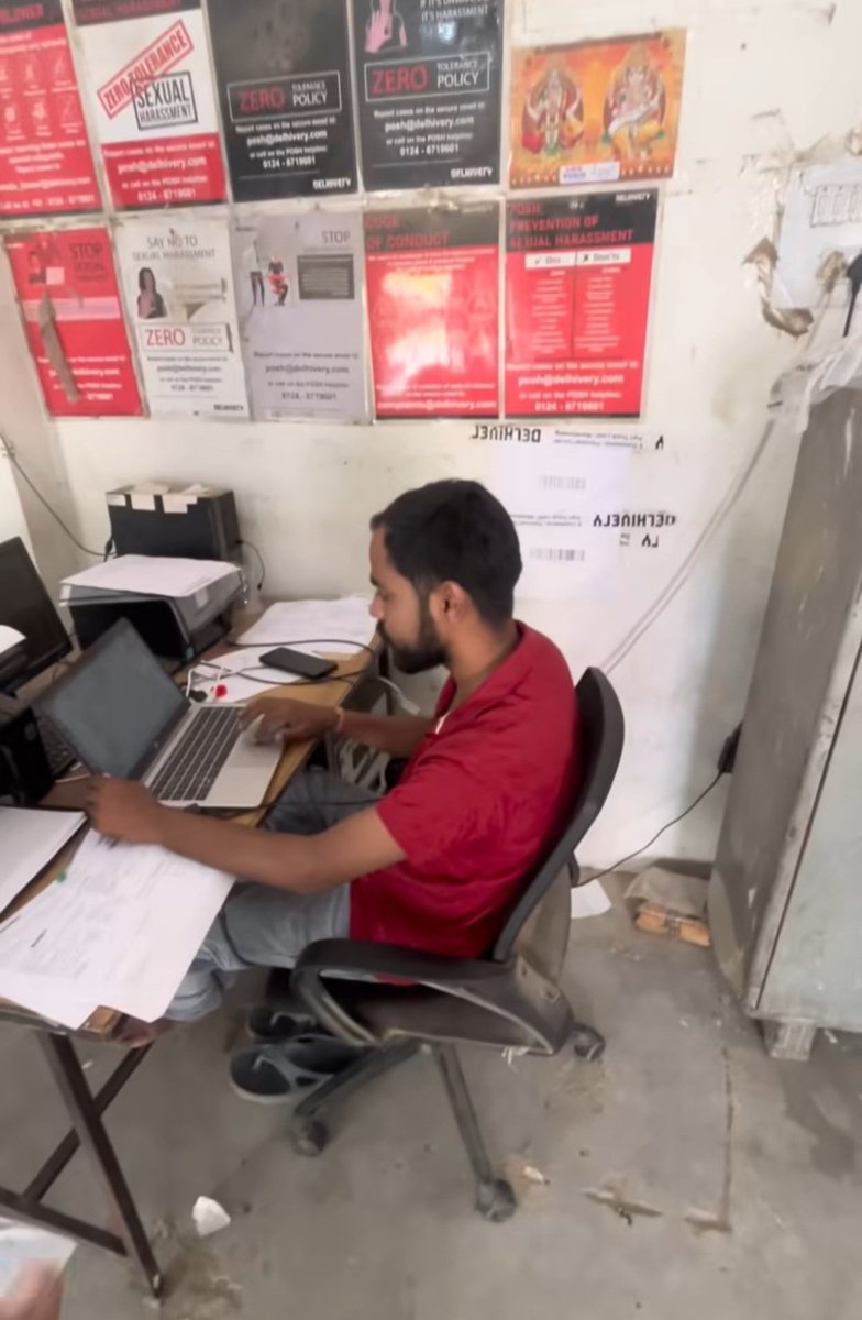 MahiMishra98's tweet photo. This is an Ekart delivery boy who used to cancel a person's parcel without even calling!

The customer then goes to Ekart's hub and asks for their item to be delivered from there!

Then the delivery boy refuses to deliver the item, saying, "No matter what you do, I won't deliver it to you!"

Cancelling an item without even calling the customer is absolutely wrong!

Action should be taken against such delivery boys who act as per their own whims!

Flipkart should also take action against this, as Ekart delivers their parcels; customers face problems because of such people!