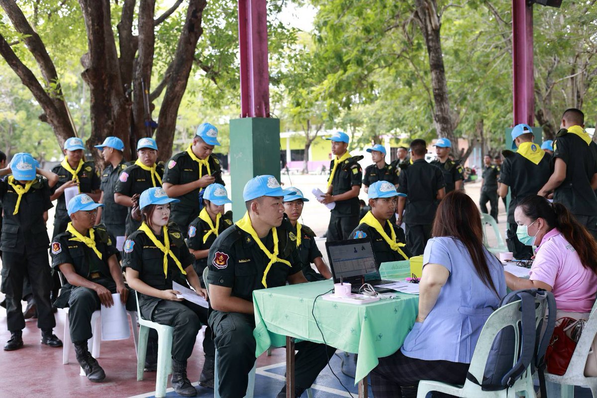 army2pr's tweet photo. ศูนย์การฝึกนักศึกษาวิชาทหาร มณฑลทหารบกที่ 23 นำนักศึกษาวิชาทหารจิตอาสาพระราชทาน ซึ่งอยู่ระหว่างการฝึกภาคปกติ ประจำปีการศึกษา 2569 เข้าร่วมกิจกรรมบริจาคโลหิตตามโครงการ “เติมโลหิตเพื่อชาติ 10 ล้านซีซี” เพื่อแสดงความจงรักภักดีและน้อมสำนึกในพระมหากรุณาธิคุณ
#กองทัพภาคที่2 https://t.co/MOTVmNzNez