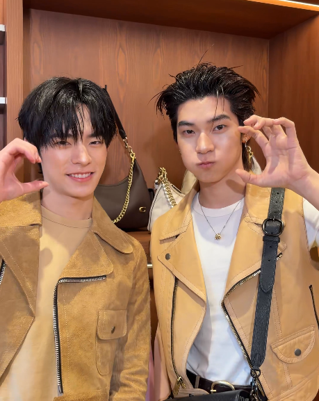 CRUSHONTEETEE's tweet photo. ยูกม๋ายูกหมีน่ารักมากกกกกกกก  นี่ไง 2.1 ขวบ 2.3 ขวบ🐶🐻‍❄️🤎🤍

TTP LIFESTYLE AT SIAM     

#CoachPlayxTeeTeePor https://t.co/N0Z8ugj2dV