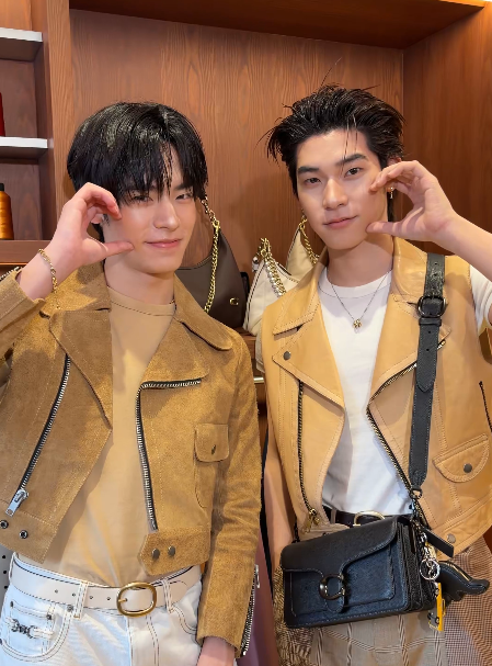 CRUSHONTEETEE's tweet photo. ยูกม๋ายูกหมีน่ารักมากกกกกกกก  นี่ไง 2.1 ขวบ 2.3 ขวบ🐶🐻‍❄️🤎🤍

TTP LIFESTYLE AT SIAM     

#CoachPlayxTeeTeePor https://t.co/N0Z8ugj2dV