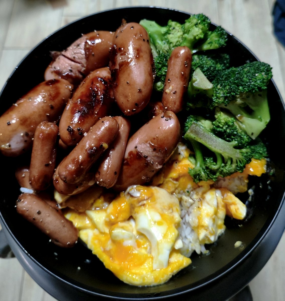 oreyade46497's tweet photo. #俺やで飯
ソーセージはウスターを美味しく味わうための調味料 https://t.co/RaxS1Rc4Vn
