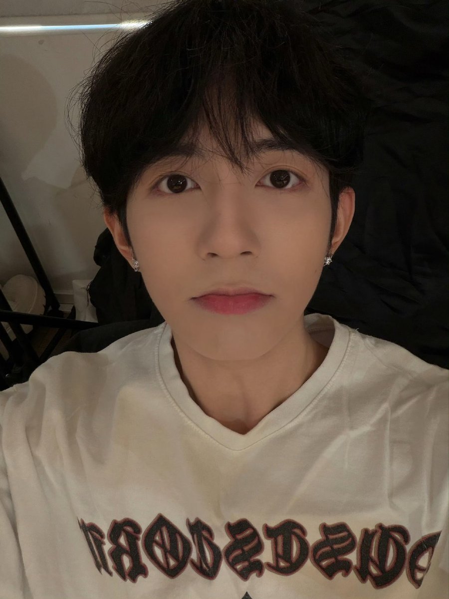 dongdong_th's tweet photo. [📷] DongDong’s Weibo &amp; IG Update

{19082026}
สุขสันต์วันชีซี(วาเลนไทน์)💙
Weibo :
🔗 https://t.co/CMmgY4eant
Instagram : 
🔗 https://t.co/tYbMgxpHD9

#DONGDONG #RaceBace_DONGDONG 
#DongJiexiang #东诘翔 #RaceBace #RGB_Plan https://t.co/o8vNAv33FU