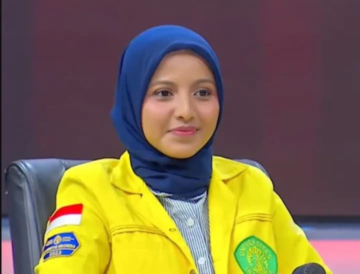 keluhkesahkonoh's tweet photo. di mana ada mahasiswa/mahasiswi yang vokal kritik pemerintah, apalagi sampai viral, rezim langsung kerahin buzzer buat nyerang & jatuhin karakter dia. karena dianggap berpotensi ngebahayain kekuasaan.

sebelumnya kejadian sama tyo, mantan ketua bem ugm, dan sekarang fathimah azzahra, wakil ketua bem ui.

inikah yang namanya negara DEMOKRASI??