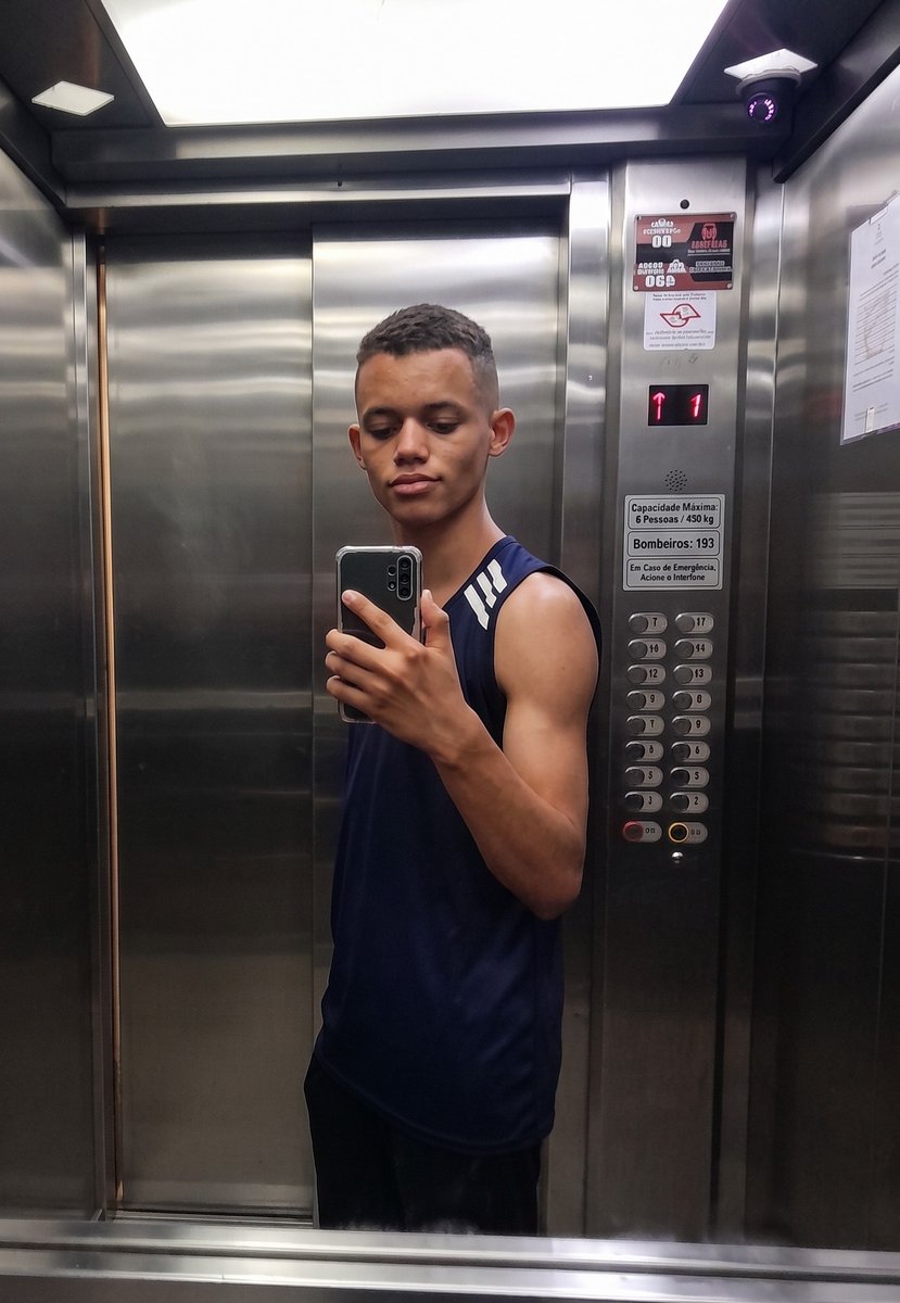 Leboy_SP's tweet photo. Passando pra mostrar o corte novo! ✂️ E um pouco de mim para vocês hoje. 😉 O que acharam? 😏🔥

#nsfw #muscles #gaymen #hunk #inkedhunk #papi #physique https://t.co/iODx18DvCD