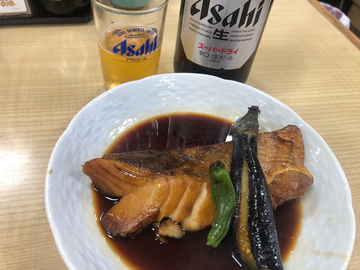 runva0429's tweet photo. 今日はめっちゃ日差しあって最高の14kmわた散歩！
動坂食堂の真ダラ煮付けは神やった！
#わた散歩　#ブラワタル　#るんば飯　#動坂食堂　#湯島聖堂　#神田明神　#湯島天神　#無職やないで https://t.co/CN50hLPIUK