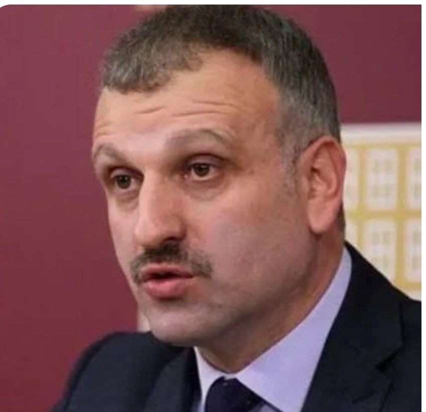 __DXB35ZUMRUT__'s tweet photo. Bu adamı takip edin. Adı Oktay Saral.
Of kontenjanından CB danışmanı. 
Kime operasyon yapılacak, kim gözaltına alınacak, kaçı tutuklanacak, ne zaman çıkacak, kaç ay yatacak hepsini önceden söylüyor. https://t.co/4RBEkgH51m