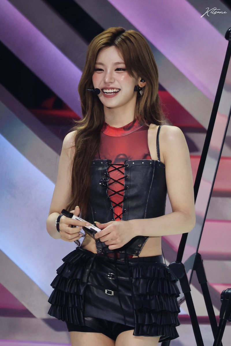 kitsunechyan's tweet photo. 08082026 “All in, Midzy” Fan Meeting Day1

The cutest game winner🎮

#ITZY #있지 #YEJI #예지 https://t.co/xfBXQFskj9