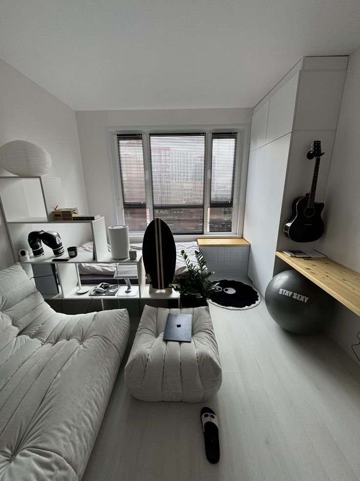 GentlemenxEra's tweet photo. You don't need a massive house, just a clean setup, low overhead, and fast Wi-Fi. https://t.co/OSxYAb8Mih
