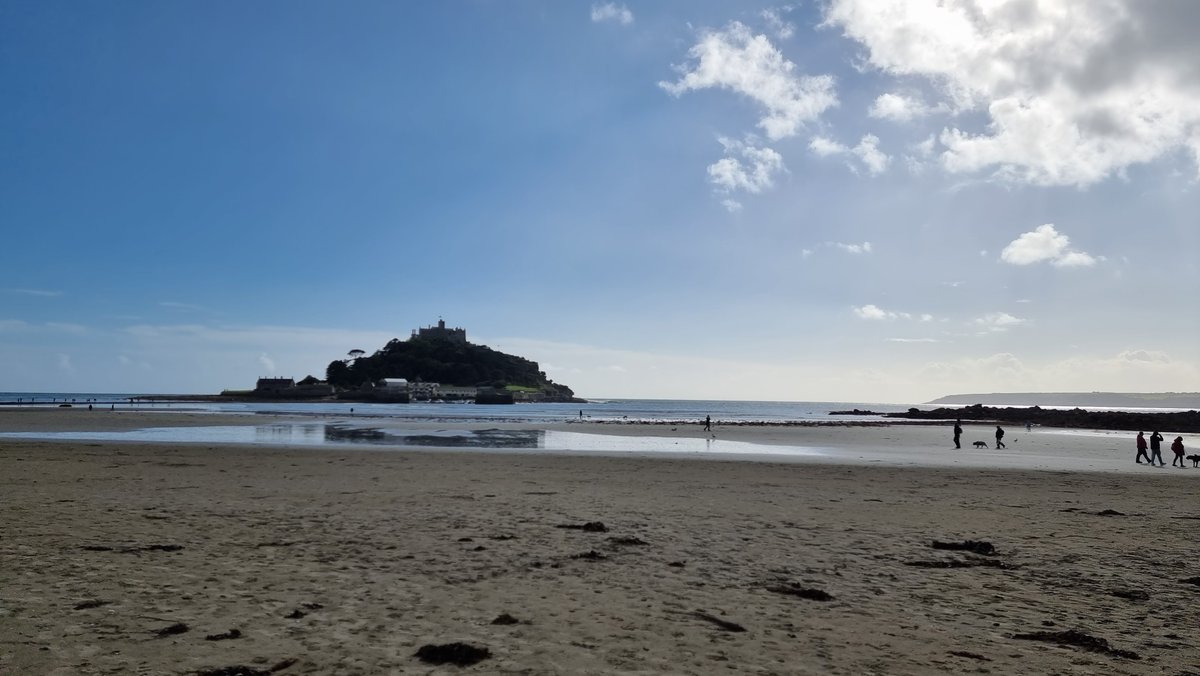 MikeyS86's tweet photo. A slightly better view of St Michael's Mount https://t.co/EDIRGVQP0z