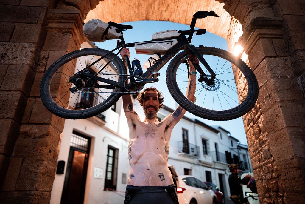 dualcillo's tweet photo. ¡3.000 kms en bici! ¡Sin estómago ni intestino grueso! ¡En la lucha contra el cáncer! En 14 días.

Este sábado empiezo Transibérica, prueba de autosuficiencia ciclista entre Oudenaarde y Bilbao.

Recaudaré fondos contra el cáncer infantil y te necesito 🫵

https://t.co/2syP4egBWW https://t.co/Yhq0yG0hSN