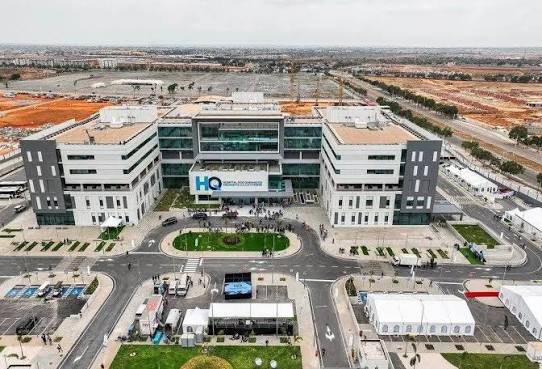 keeble25's tweet photo. @NtateRanaka @ignitive3_0 @hbanhire @bvanyangu8 @NicolaWatson13 @Mavhure $90 mil renovation vs $155 mil new hospital building. https://t.co/a6eKd3ojEd