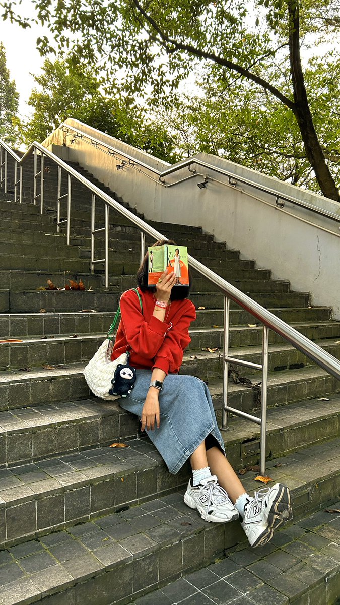 bielbiey's tweet photo. It’s funny. No matter where you go, or how many books you read, you still know nothing, you haven’t seen anything. And that’s life🍃 https://t.co/hgSTQx4WCN