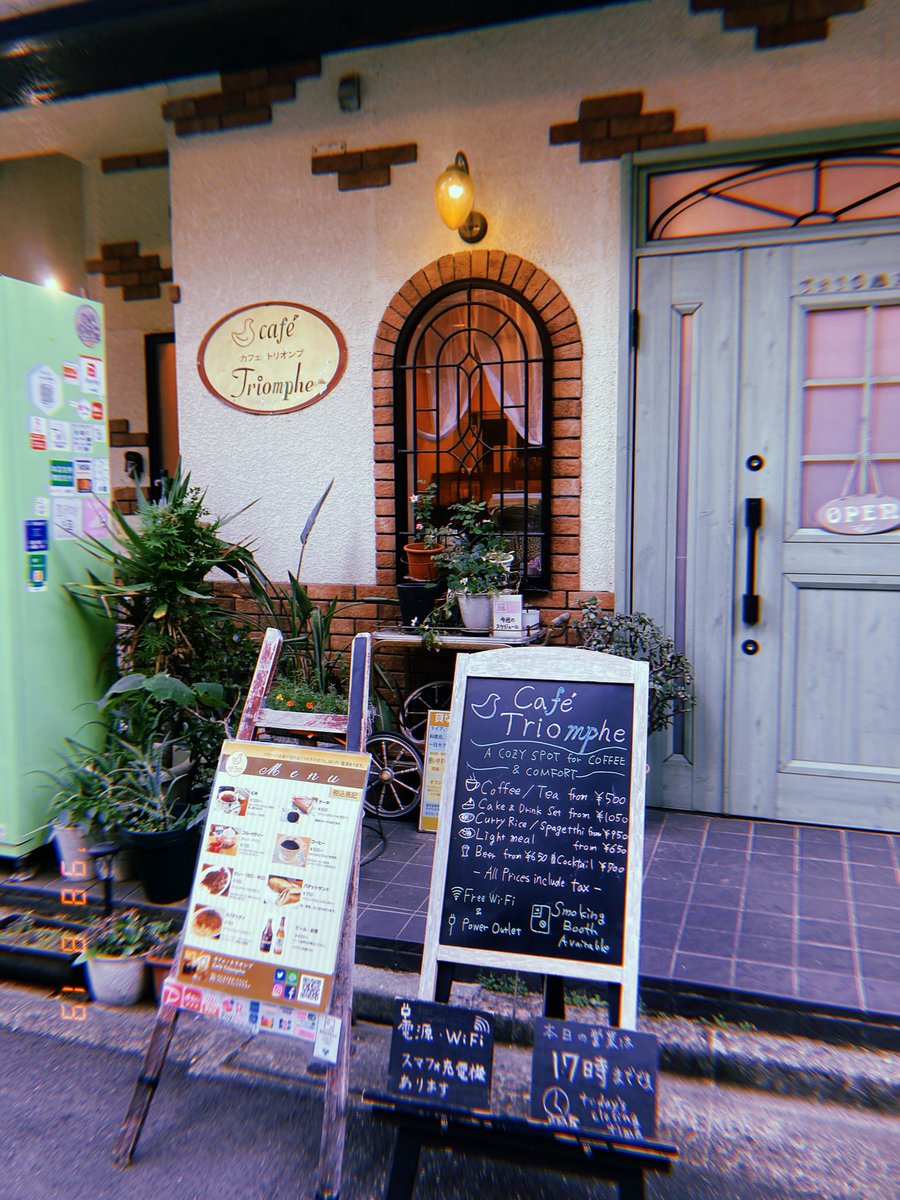 yellow_hiroha's tweet photo. カフェ🍰トリオンプさん
到着ーーーーー＼(^o^)／かわいい！
とっても素敵な会場💓

おしゃれなかっふぇです☕️☕️
わくわくたのぴみっっ https://t.co/Svfkl8usI6