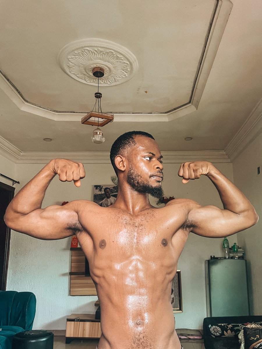 Ernieblazze's tweet photo. Day 1 of posting my nakedness until I go viral 🙃 https://t.co/oIF1aULYEi