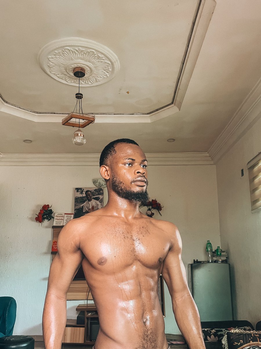 Ernieblazze's tweet photo. Day 1 of posting my nakedness until I go viral 🙃 https://t.co/oIF1aULYEi