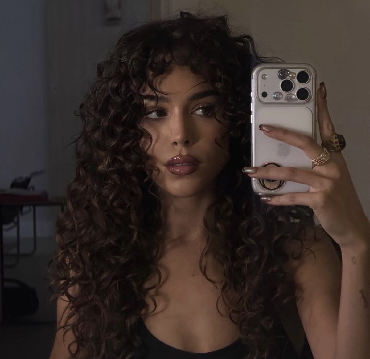xeonxcxx's tweet photo. danna paola se canso de copiarle el estilo a ariana grande, doja cat y yeri mua que ahora va por tyla, no tiene vergüenza. https://t.co/f1kG2uHAJI