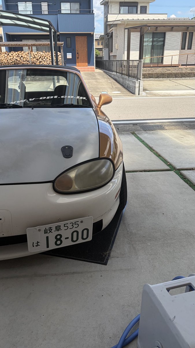 nb8crs_'s tweet photo. 子供に茶色い白い車いるーって言われて恥ずかしくて泣きたい https://t.co/H0wedElsU9
