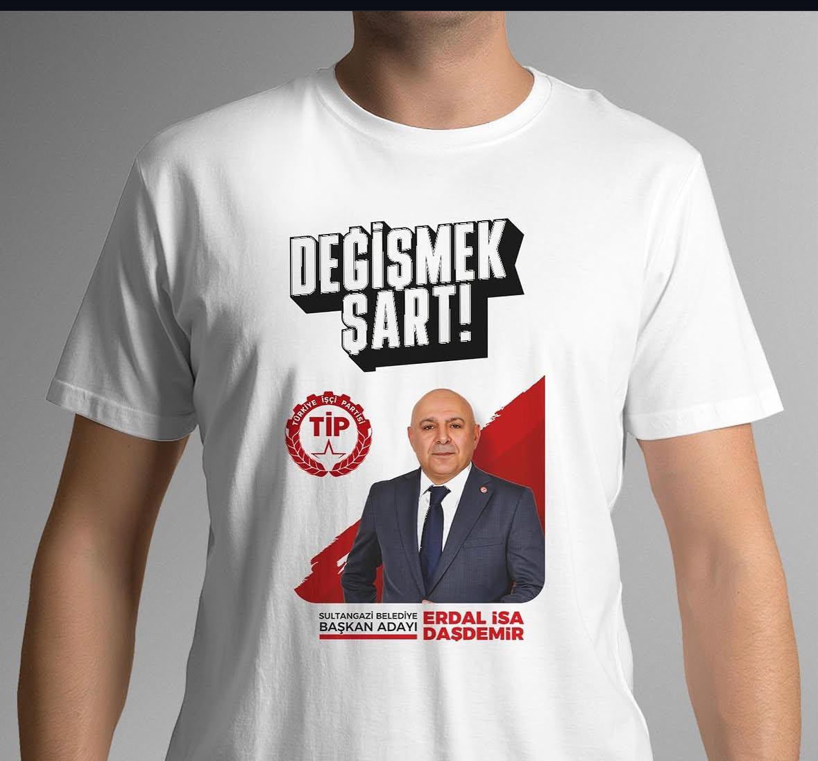 HMDevrimcisi's tweet photo. @erdaldasdemir49 @alidenizkilic Hocam sen de bir dükkanım bir koltuğum olsun diye mi bastırdın bu tişörtü. Yakışıyor mu aradan iki sene geçmiş, kalkıp devrimci mücadelenin içerisinde durmakta ısrar edenlere laf ediyorsun. Mahallende çeteler cirit atıyor, sen orada burada devrimcilere sallıyorsun. İşine bak. https://t.co/Rc5LUZwSPc