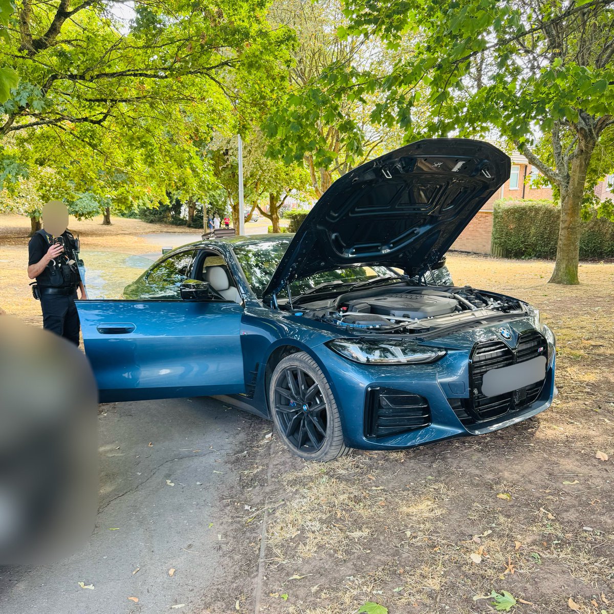 Trafficwmp's tweet photo. #RoadCrimeTeam officers saw this cloned BMW 440 in Shirley after it had been stolen in a burglary. It was pre-emptively stung to reduce its performance then pursued briefly before the occupants decamped. 1 was caught &amp; the other escaped but left behind plenty of forensics for us. https://t.co/lyscXczQwk