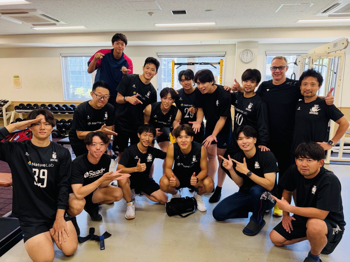 greatbears_vb's tweet photo. 亀山選手がドイツへ出発しました✈️🇩🇪
亀山選手の新しい挑戦を応援よろしくお願いします🐻💫
#東京グレートベアーズ
#グレベア
#東京GB
#ネイチャーラボ
#FlyHighBears https://t.co/pMdsmVJ7md