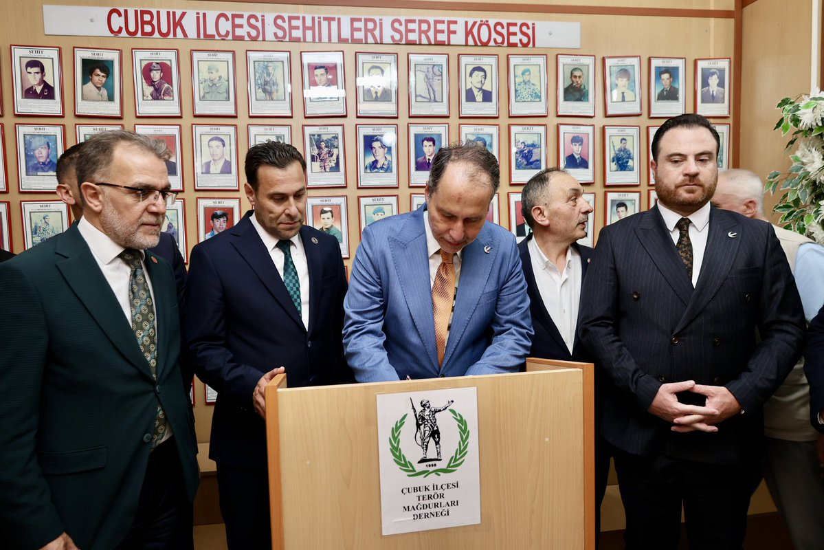 erbakanfatih's tweet photo. Ankara’nın Çubuk ilçesinde Terör Mağdurları Derneği’ni ziyaret ederek vatan için, bayrak için, mukaddesat için kendisini hiç düşünmeden feda eden şehitlerimizi ve gazilerimizi andık. https://t.co/7TdrcbmIUo