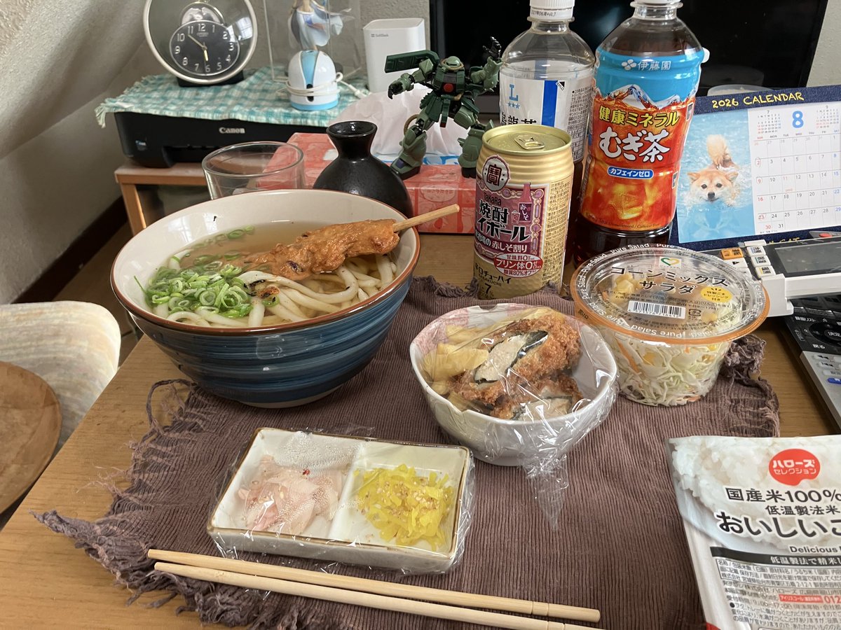 echosyamabiko's tweet photo. こんばんは、やまびこです
今夜は、また根っこ空港通り店さんでうどん玉テイクアウトしましたので、 #お家うどん で晩酌開始です
#男飯
#ガンプラ 
#宅飲み 
#独り身なんだから自炊しようと思う https://t.co/sipIQ4FqBZ