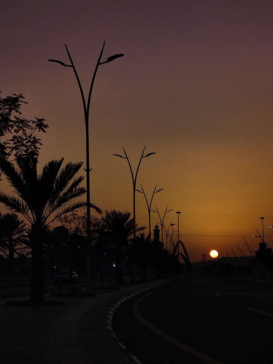 manal31l's tweet photo. الشمس التي تغرب عنّي مرَة
لن يُعنيني إشراقها علي مُجددًا https://t.co/wHV6TIGo68