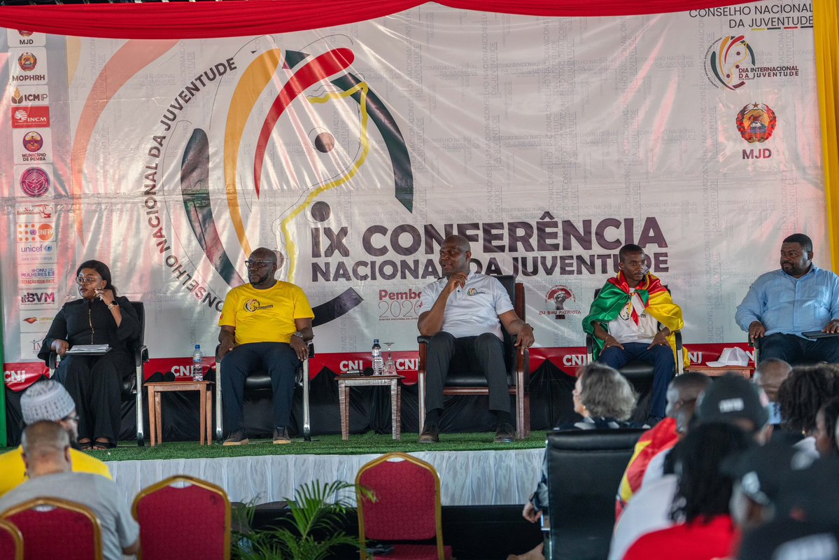 withneysabino's tweet photo. Honoured to moderate the first High-Level Panel of the IX National Youth Conference with H.E. the President of #Mozambique, HE. Ministers of Economy and Minister of Youth, and @UNFPAMocambique with 1,000 young people ready to question, challenge and lead.
#YouthLeadership #IYD https://t.co/PAKqLrBrpb