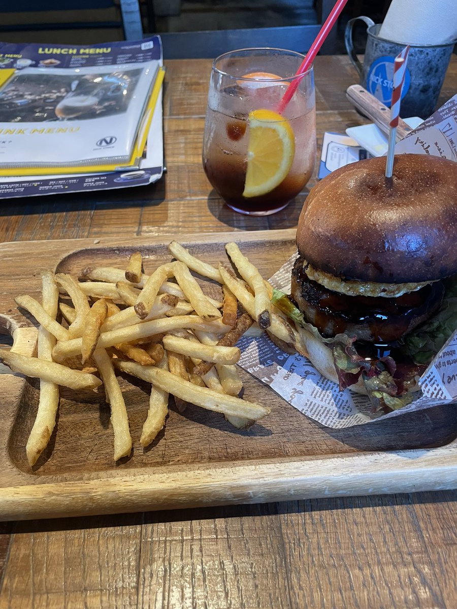 ren1489's tweet photo. ハンバーガー将軍 https://t.co/D89Za33RdW