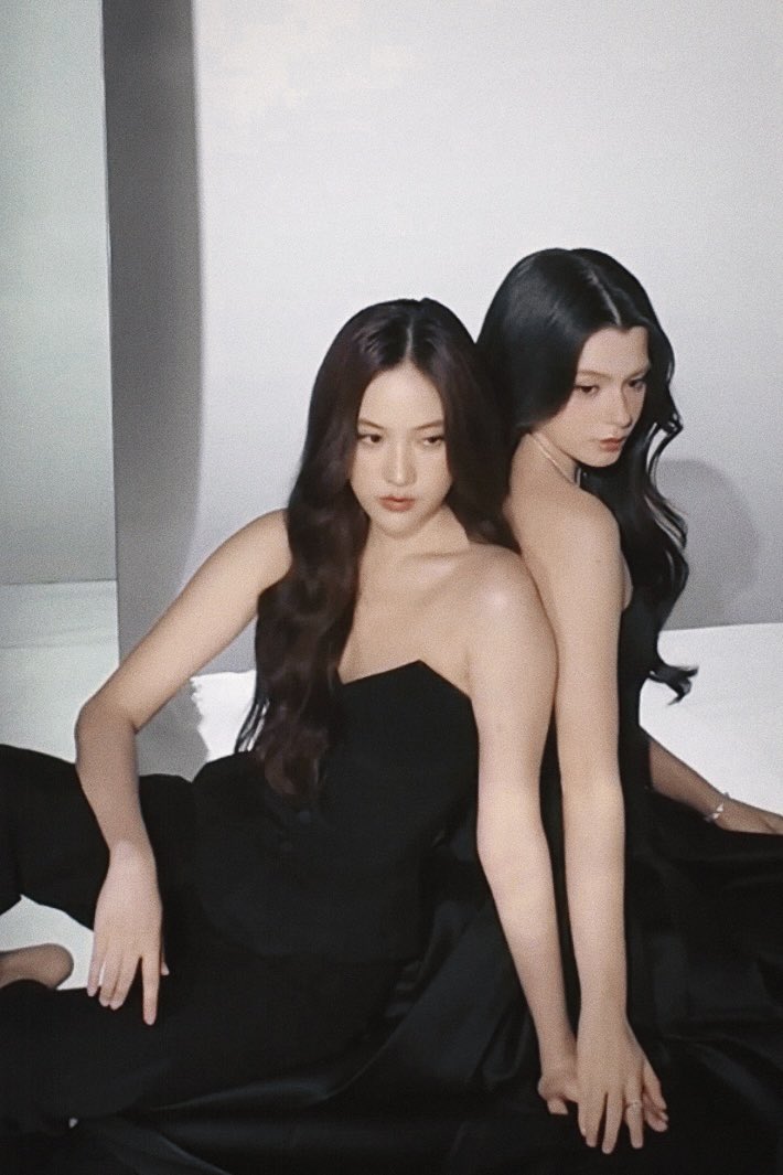 mywhitelilly_'s tweet photo. how i loved you, how i still do, how i probably always will. 🖤

#ฟรีนเบค #FreenBecky https://t.co/0IKWdqa1iw
