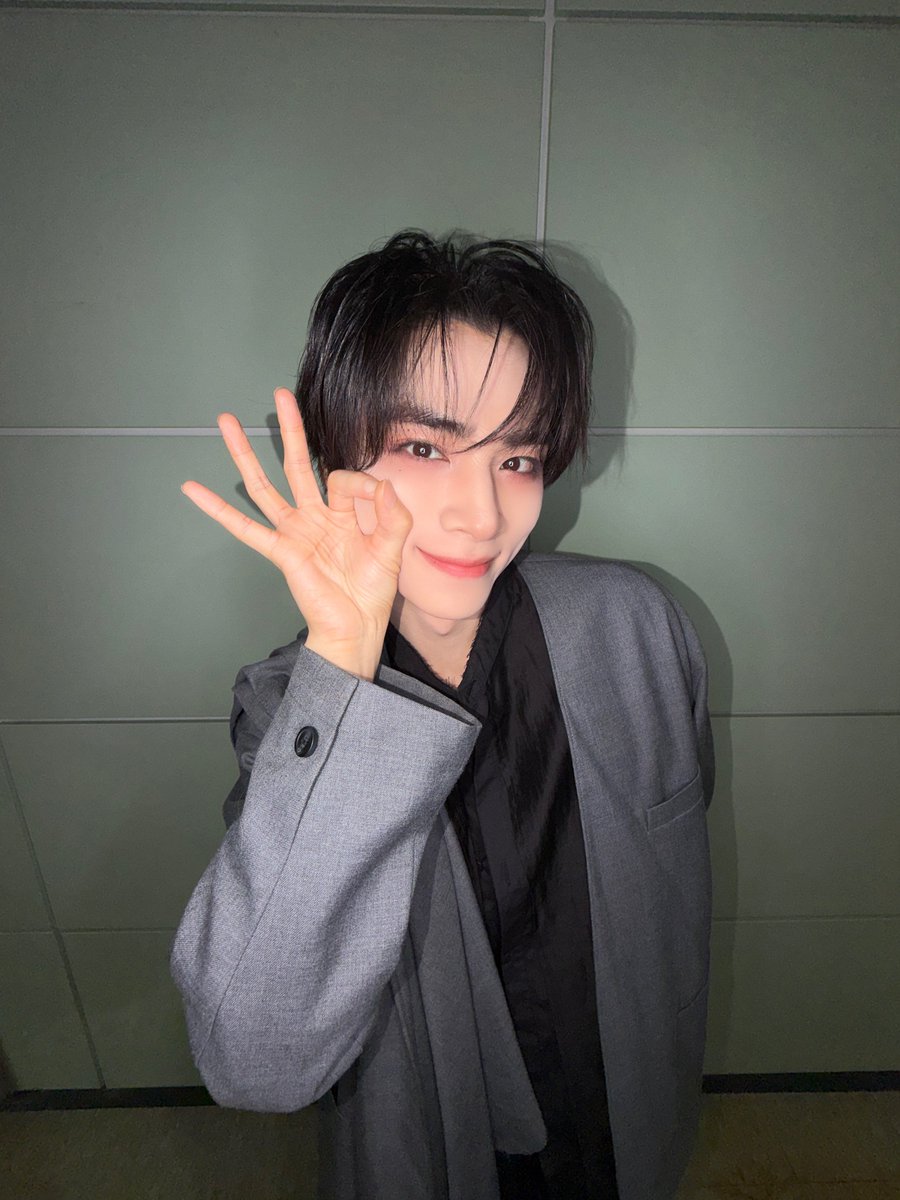 WayV_official's tweet photo. Meet the (cutie) warriors ⚔️🪽

EVERYTHING, ALL AT ONCE, NEO
https://t.co/2yfSvTGNph

#WayV #威神V #鸢
#WayV_VisionWings
#NCT_10TH_ANNIVERSARY https://t.co/GbA7gpCYsC
