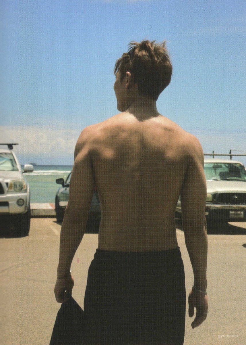 Midgyu's tweet photo. "they’re talking 
behind your back"                  how's the view? https://t.co/M8rOpkHwYX