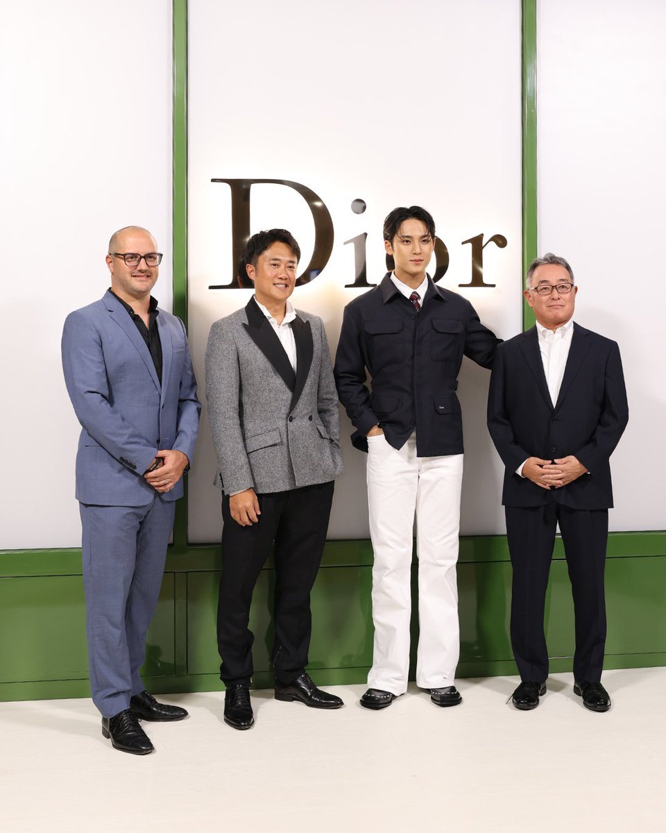 gyumedia's tweet photo. MINGYU AT THE DIOR PLAZA SENAYAN POP-UP #민규 (via daman_magazine)
🔗 https://t.co/z8aLR1CdYF
MINGYU IN JAKARTA FOR DIOR
#WelcomeToJKT_MINGYU #MINGYUxDior
#MingyuinJKTforDIOR https://t.co/OutANXlAC1