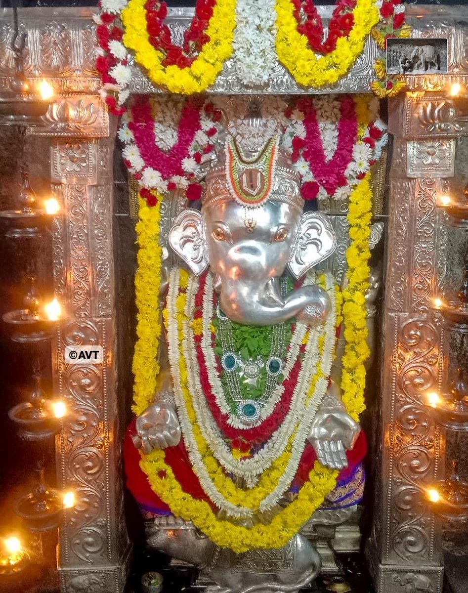 deepakpt_'s tweet photo. ಇಂದಿನ ಅಲಂಕಾರದಲ್ಲಿ ಆನೆಗುಡ್ಡೆ ಶ್ರೀ ವಿನಾಯಕ ದೇವರು
Anegudde Sri Vinayaka 🕉️🚩🙏 
Today's Alankara 19.08.2026
#Anegudde #AneguddeSriVinayaka #Kumbhashi #Kundapura #Karnataka https://t.co/iKoU5oWB3n
