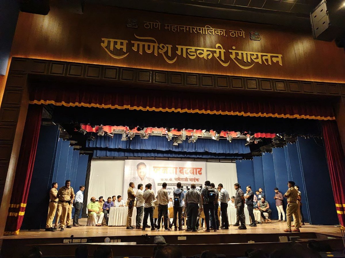 degree_holders's tweet photo. वनमंत्री @NaikSpeaks साहेबांना @MMRDAOfficial मध्ये झालेल्या घोटाळ्याबाबत प्रत्यक्ष भेटून उमेदवारांनी निवेदन दिले. @DrSanMukherjee 
#MMRDA_SCAM https://t.co/JMvgiYUnYG