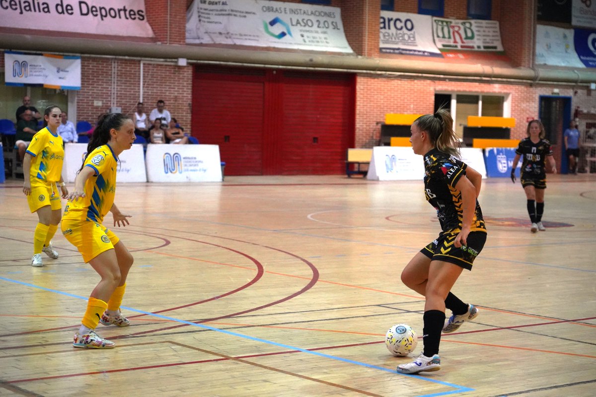 DOMINGOLM's tweet photo. Apasionante derbi amistoso entre el MRB FSF Móstoles y el Arriva AD Alcorcón FSF (3-4)
https://t.co/yCe2LOS3Ph #VamosFutsi https://t.co/YJKVI1pIyT