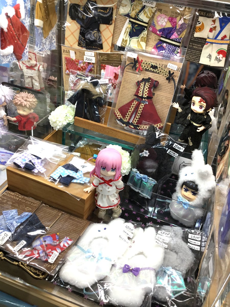 LittleworldDoll's tweet photo. 【アキバ】👕委託販売のお知らせ👖

『メイドインORE(@maidinore)』様より 
引き続き素敵なお洋服をお預かりしました✨
新しいお洋服もお預かりしています💕

販売期間は【9/17(木)】まで‼️ 

皆様のご来店をお待ちしております💁‍♀️

#リトルワールド_ジーストア
#ドール委託 
#委託販売 https://t.co/vylH5y0pZX