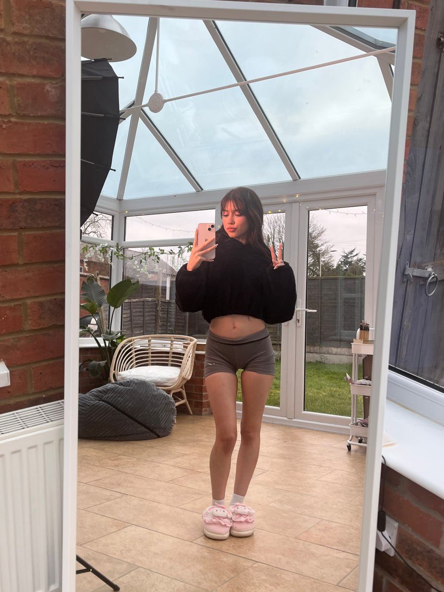 annabellzen_'s tweet photo. Put my toessssss in your mouth https://t.co/ZPctNZBClq